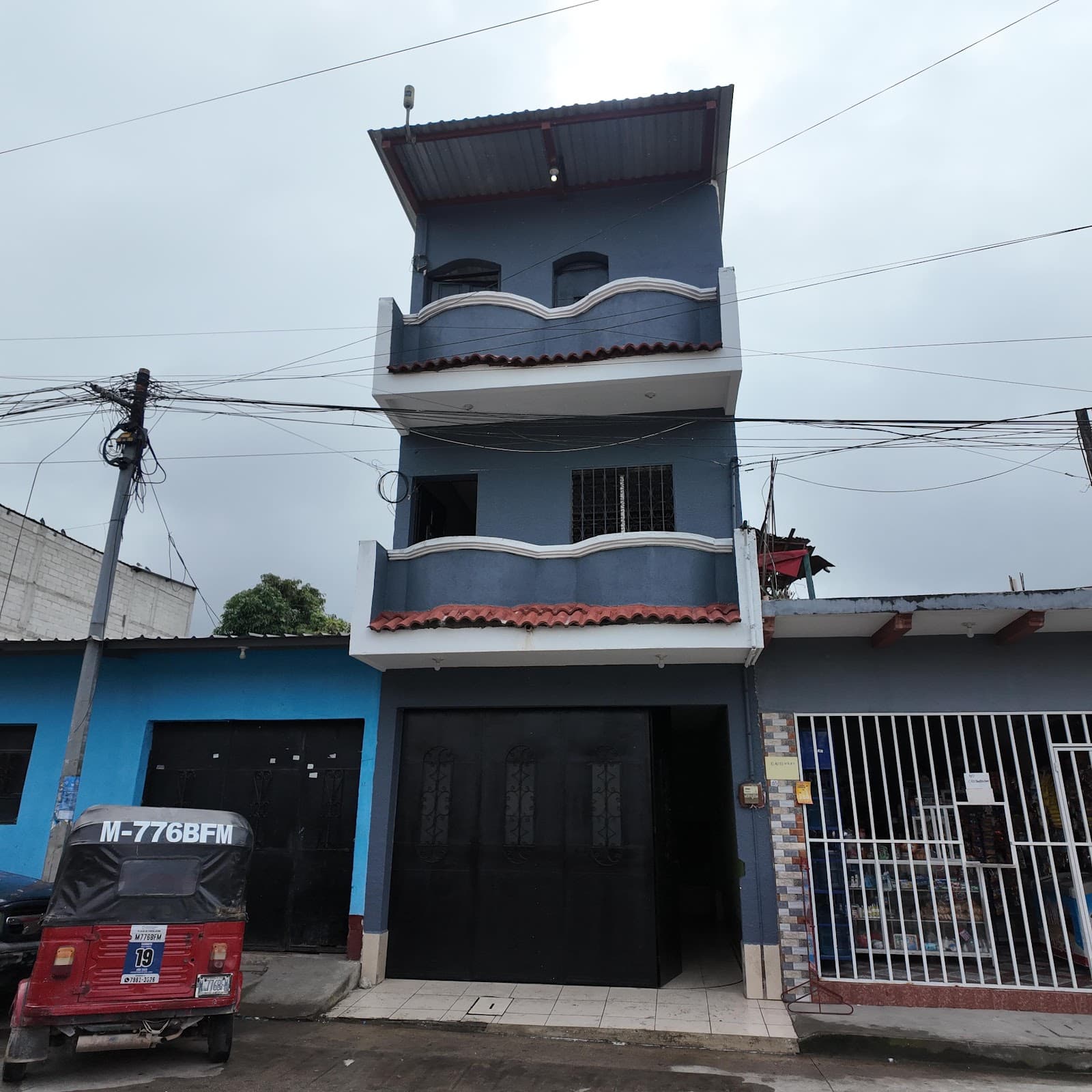 Casa 3 Niveles en Col. Santa Marta, Esquipulas — 2 Hab + Terraza + Balcon por Solo Q665,000